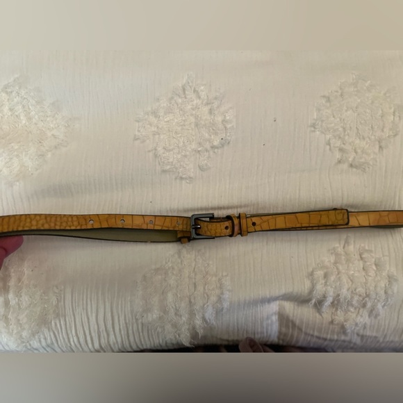 The Limited Croc Embossed Skinny Belt- Size Medium - Picture 2 of 7